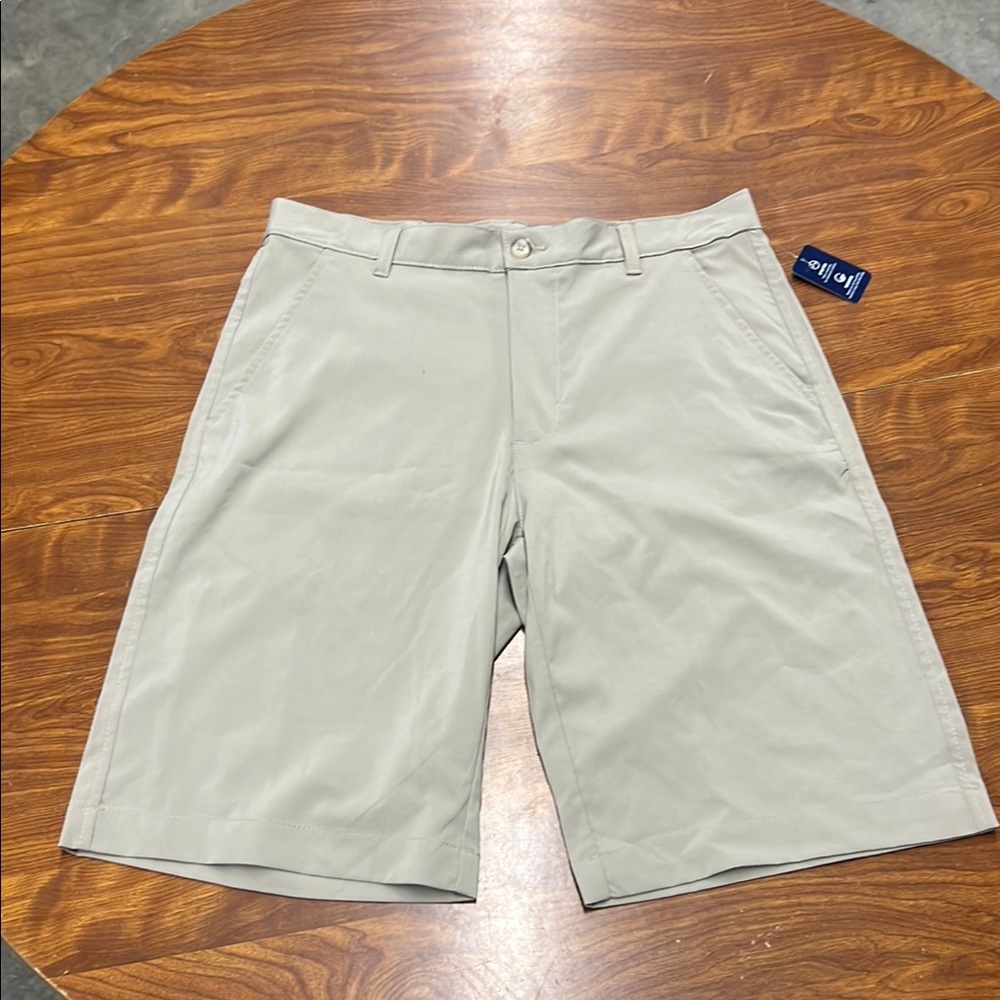 Izod Men's Light Gray Flat Front Shorts